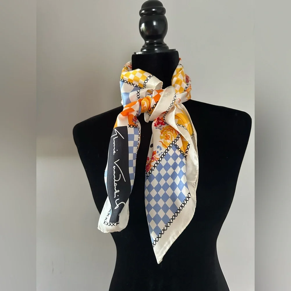 Gloria Vanderbilt‎ scarf 100% silk